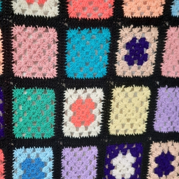 Vintage Handmade Pastel Afgan Large Granny Square Crocheted Throw Blanket - Picture 4 of 7